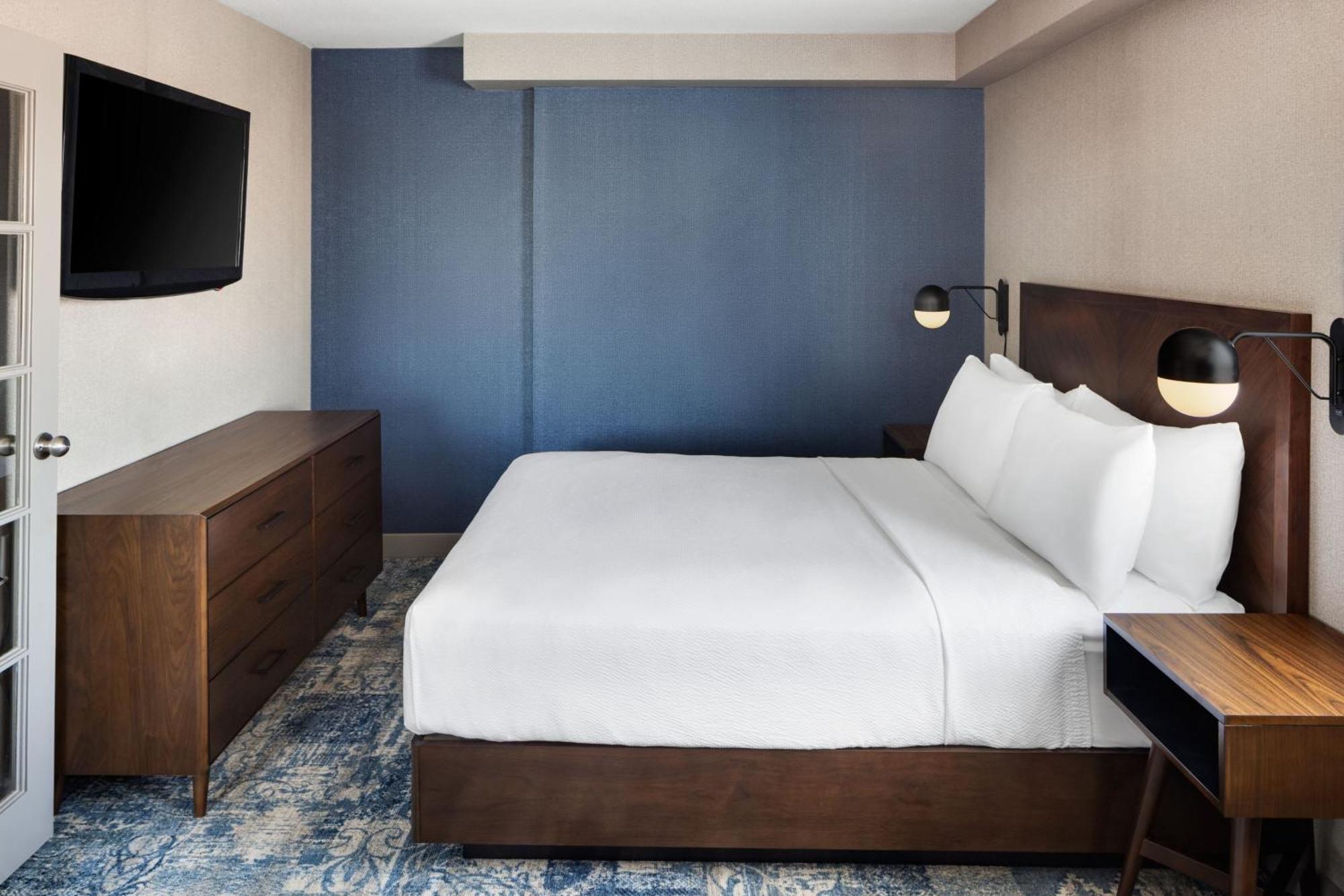 Four Points By Sheraton Edmonton South Экстерьер фото