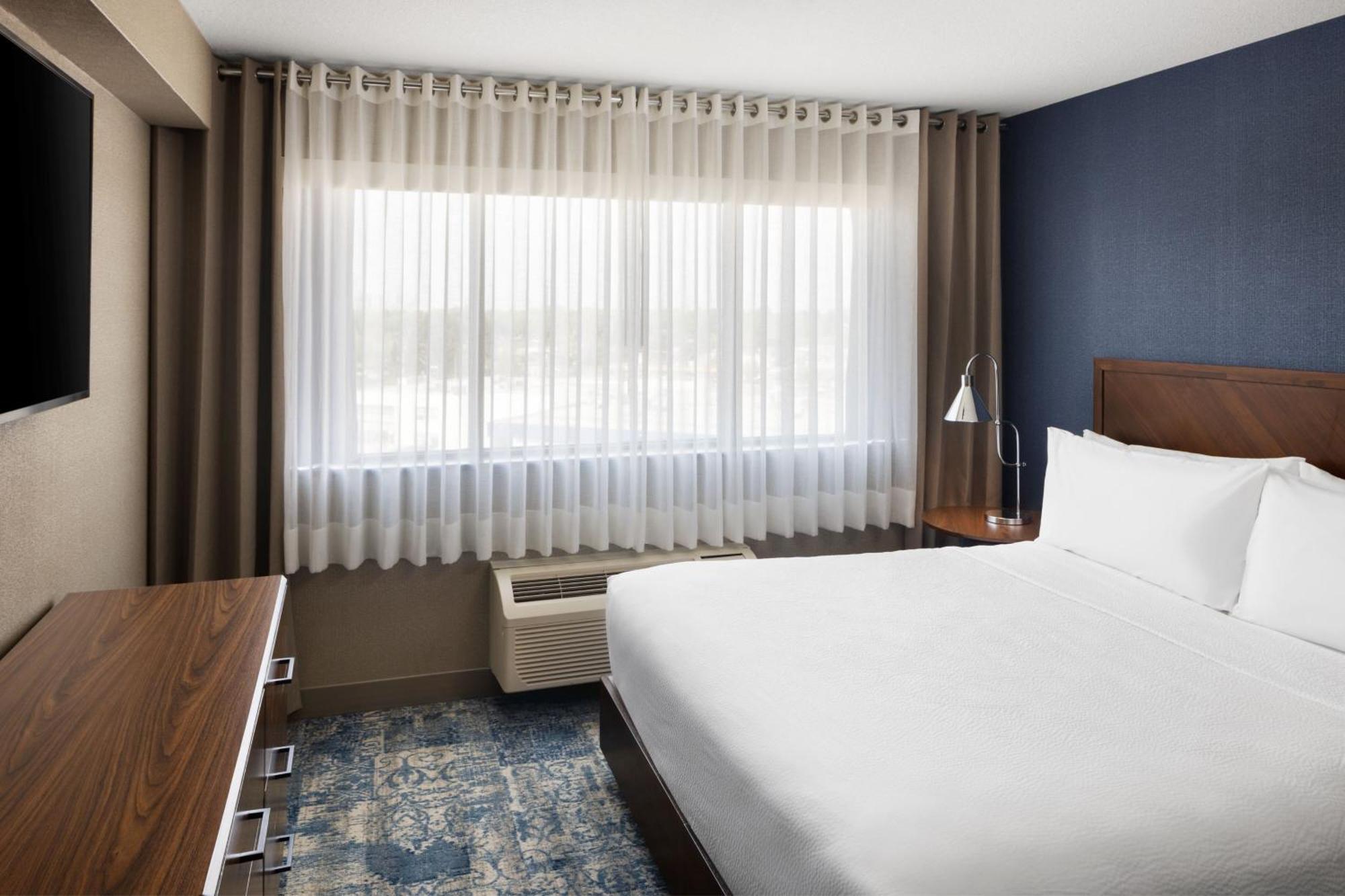 Four Points By Sheraton Edmonton South Экстерьер фото