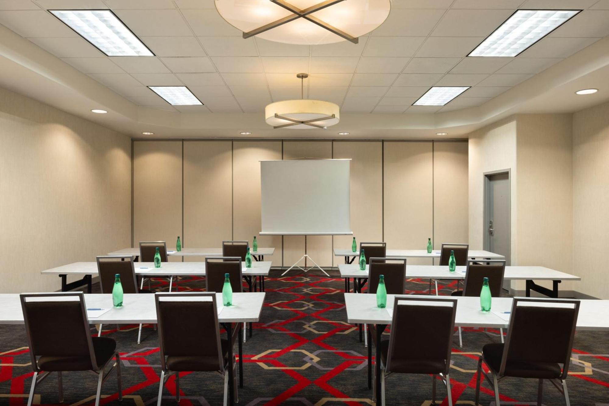 Four Points By Sheraton Edmonton South Экстерьер фото