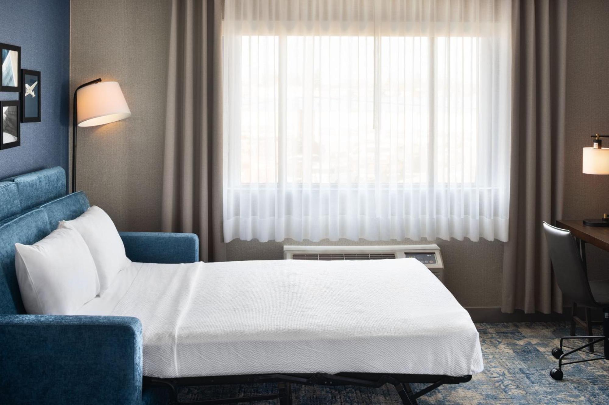 Four Points By Sheraton Edmonton South Экстерьер фото