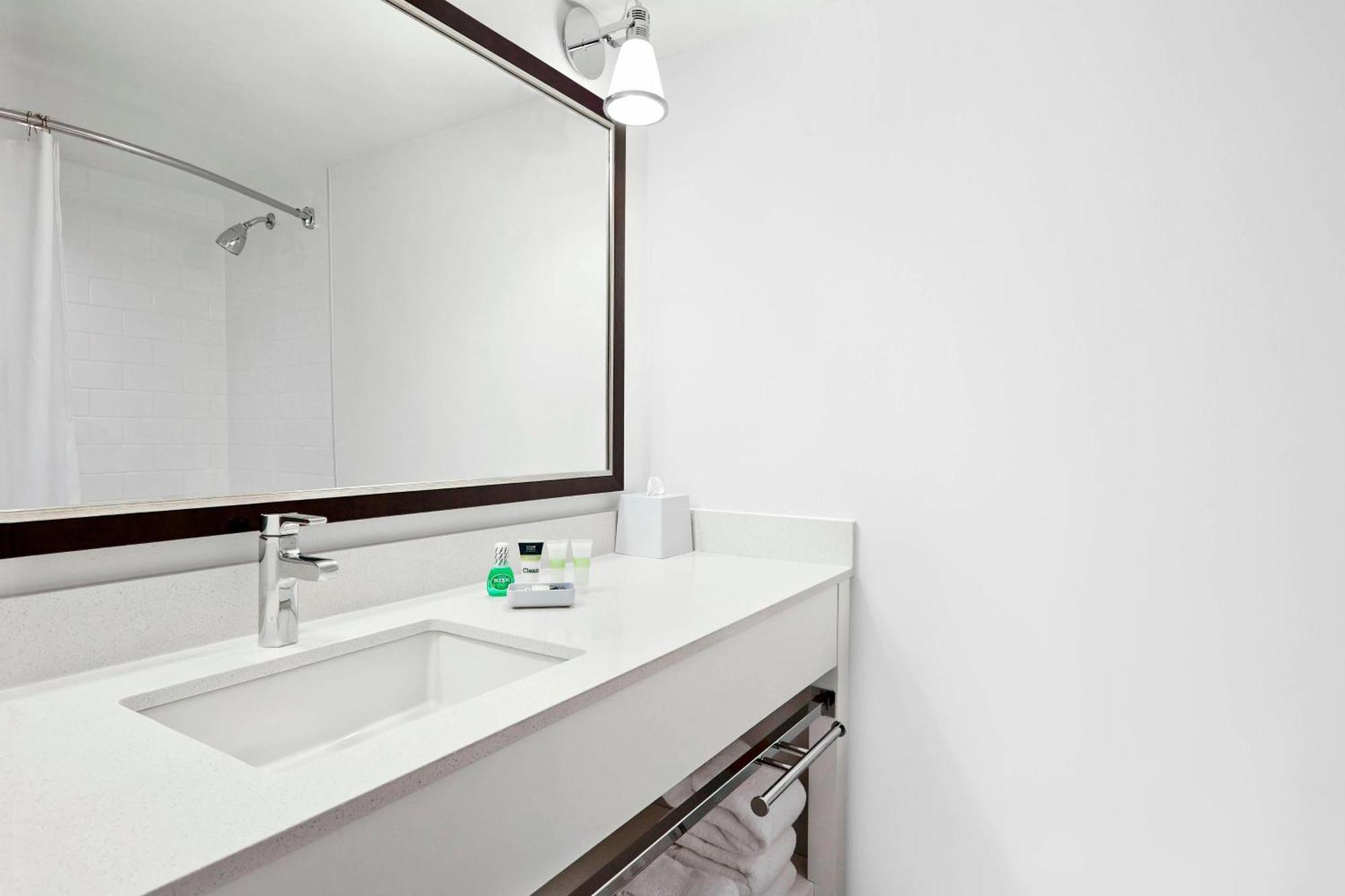 Four Points By Sheraton Edmonton South Экстерьер фото