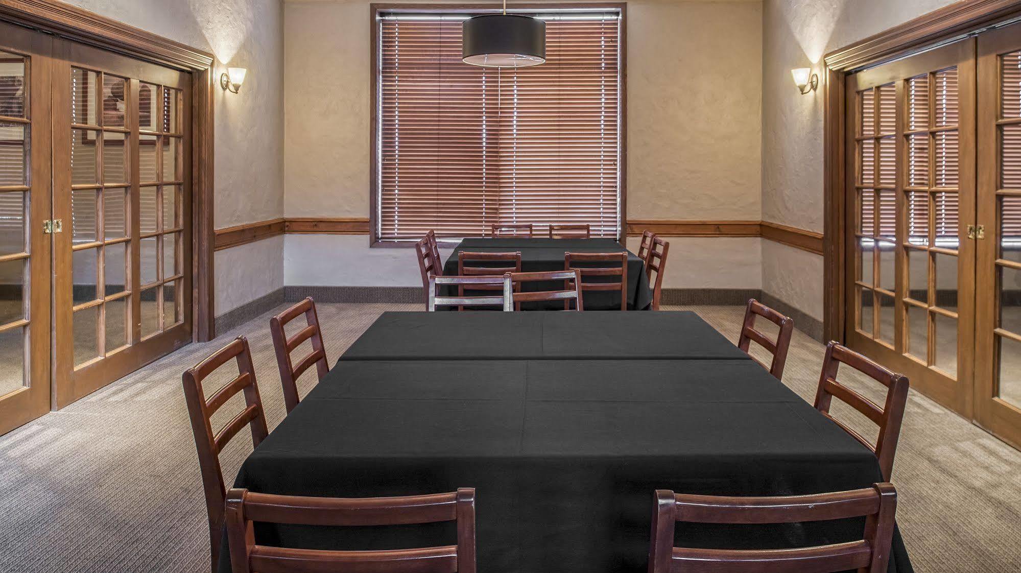 Four Points By Sheraton Edmonton South Экстерьер фото